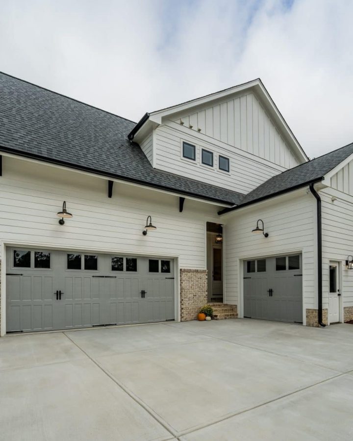 Craftsman Home Plan with Spacious Floor Designs & Blueprint