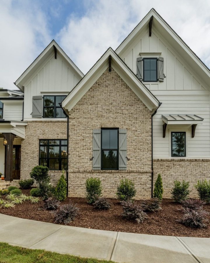 Craftsman Home Plan with Spacious Floor Designs & Blueprint