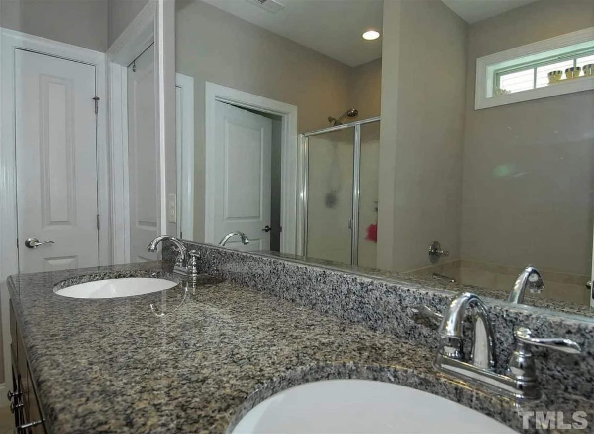 Beautiful 2-Story Home Plan with Traditional Craftsman Style