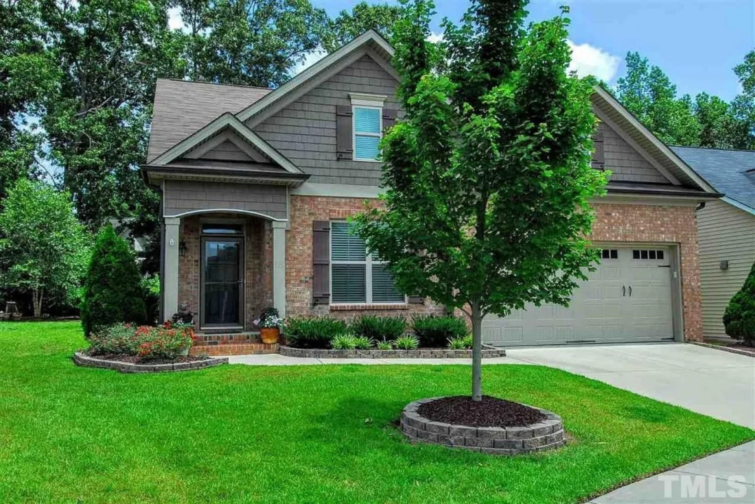 Beautiful 2-Story Home Plan with Traditional Craftsman Style