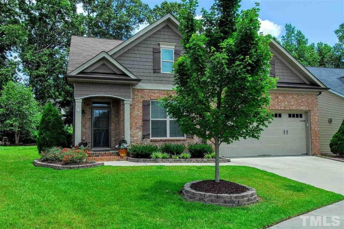 Beautiful 2-Story Home Plan with Traditional Craftsman Style