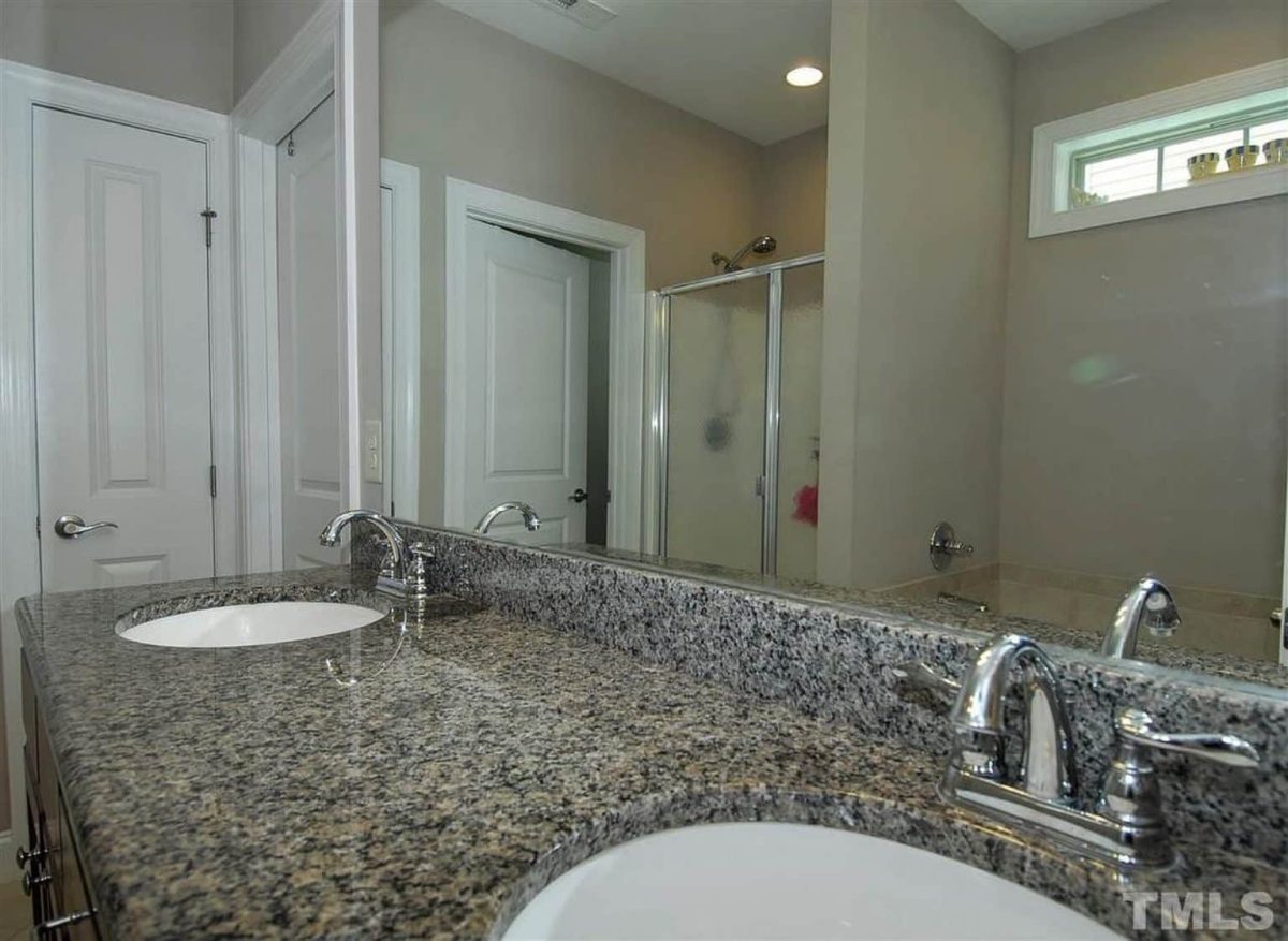 Beautiful 2-Story Home Plan with Traditional Craftsman Style