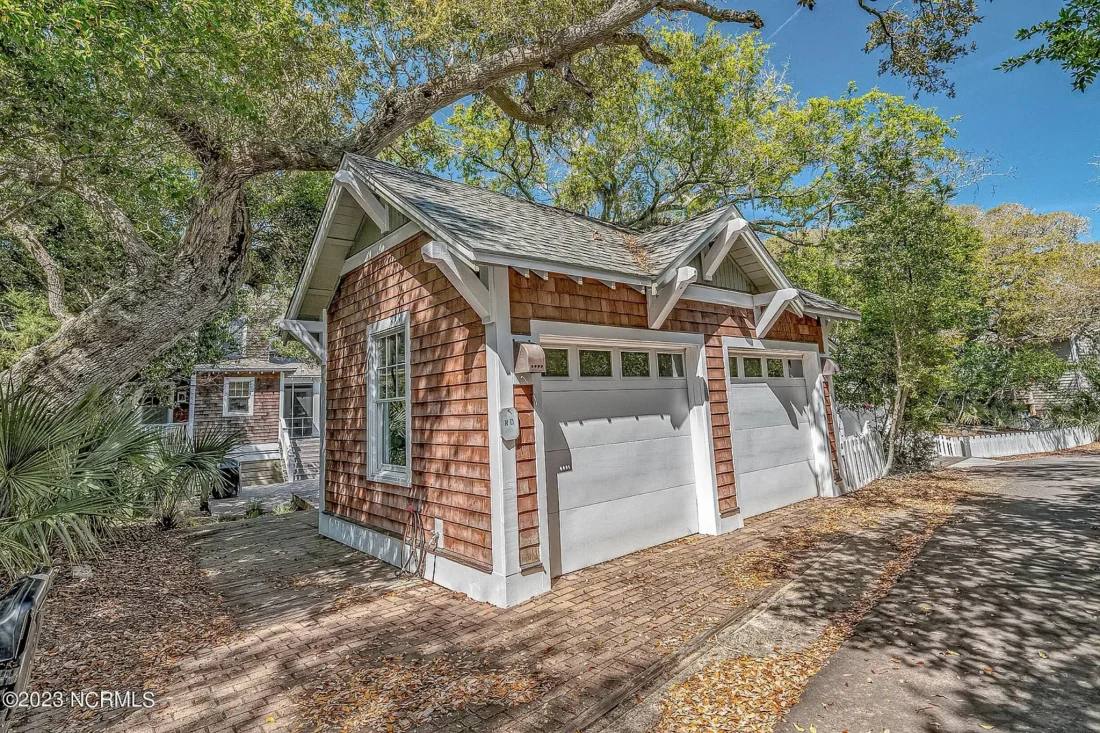 Spacious 5-Bedroom Beach Home Floor Plan with CAD Designs