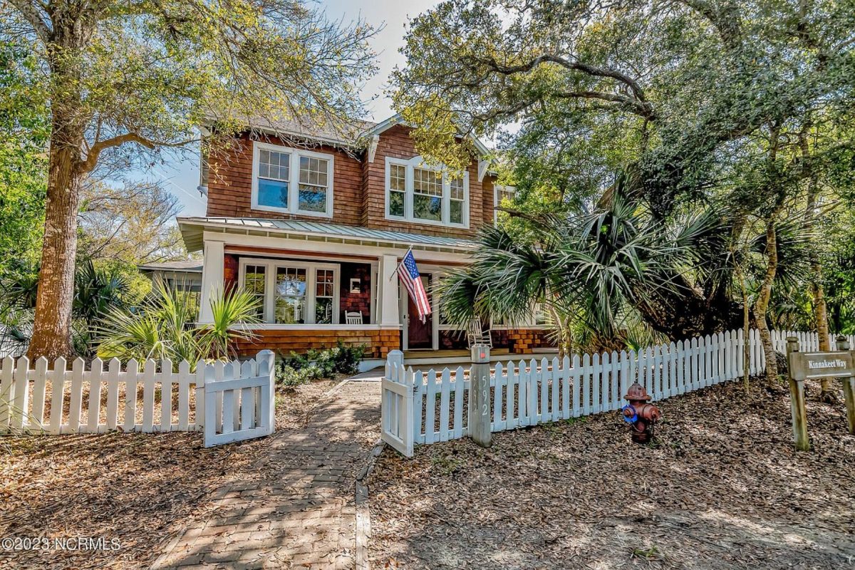 Spacious 5-Bedroom Beach Home Floor Plan with CAD Designs