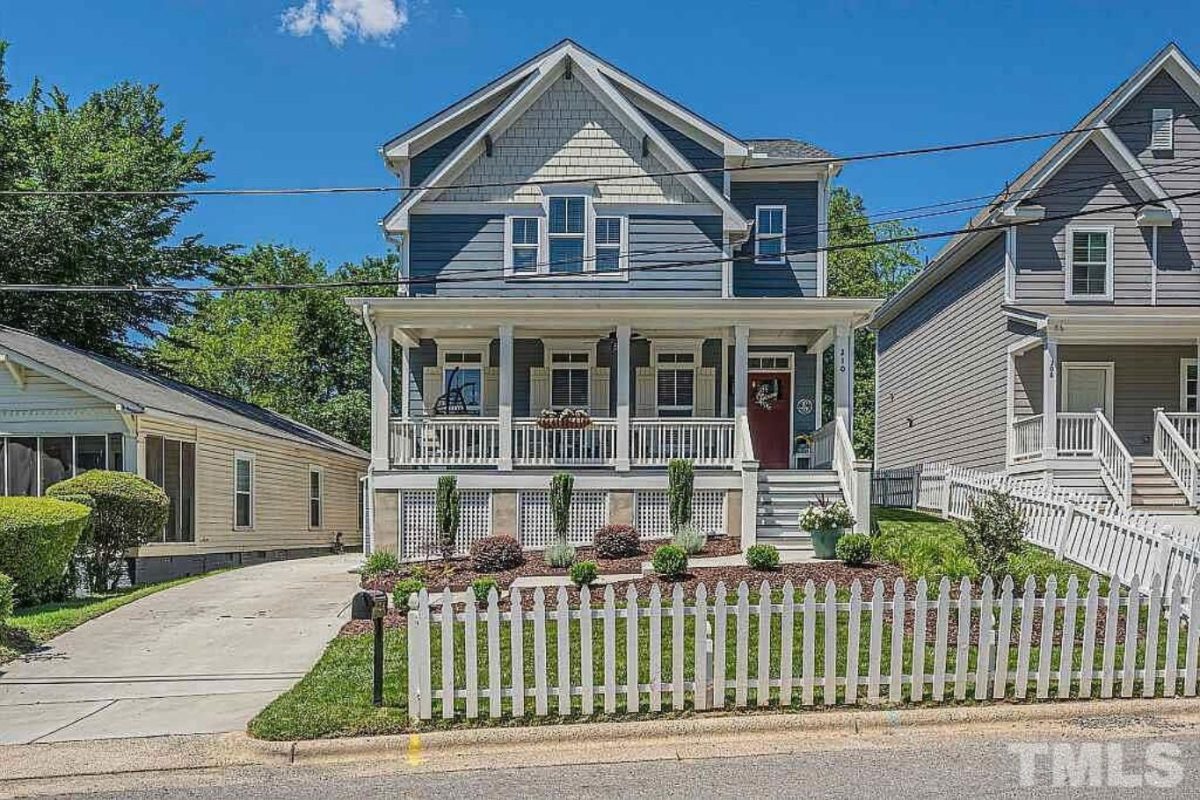 Elegant Craftsman Home Plan with 3 Bedrooms & 2 Floor Designs