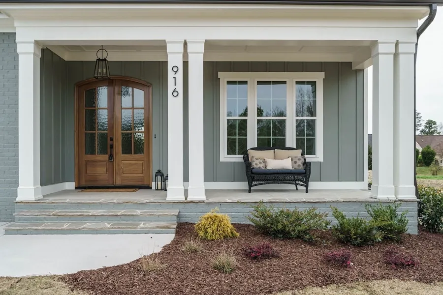imageye___-_349_003originalfrontporch