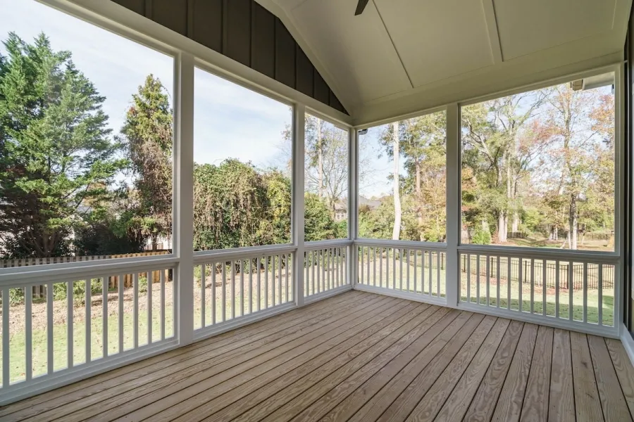 imageye___-_356_040originalscreenedporch