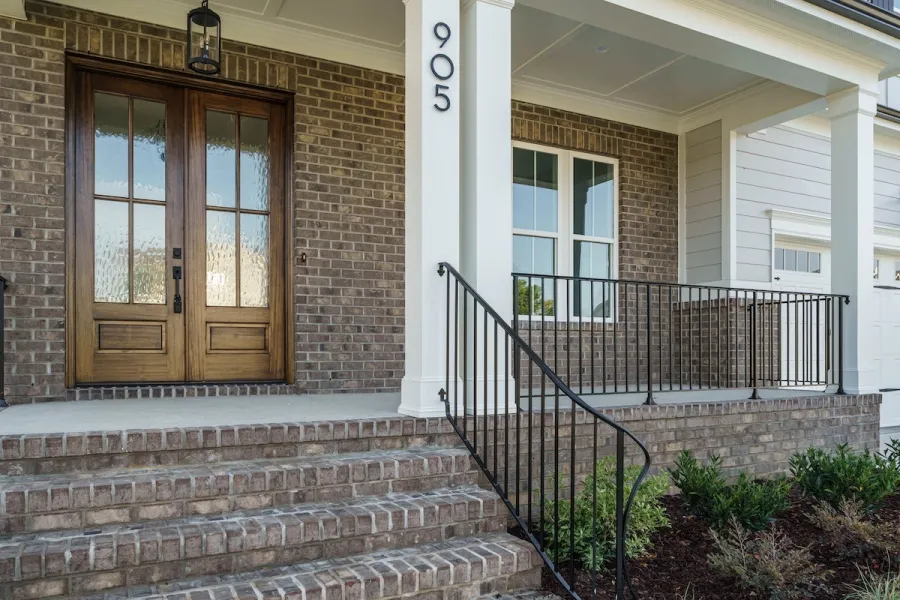 imageye___-_354_003originalfrontporch