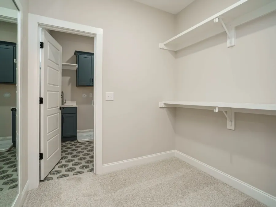imageye___-_357_0281280x960closet